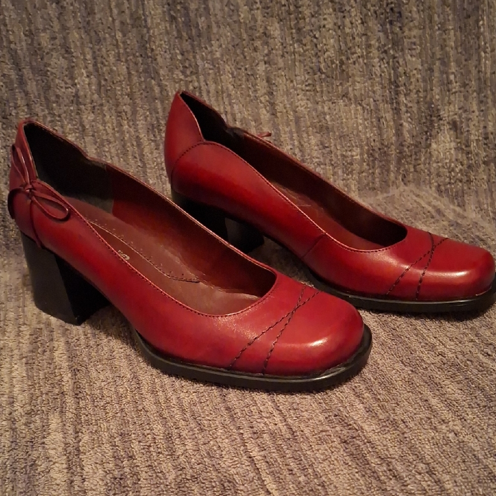 Chic Burgundy Women's Block Heels